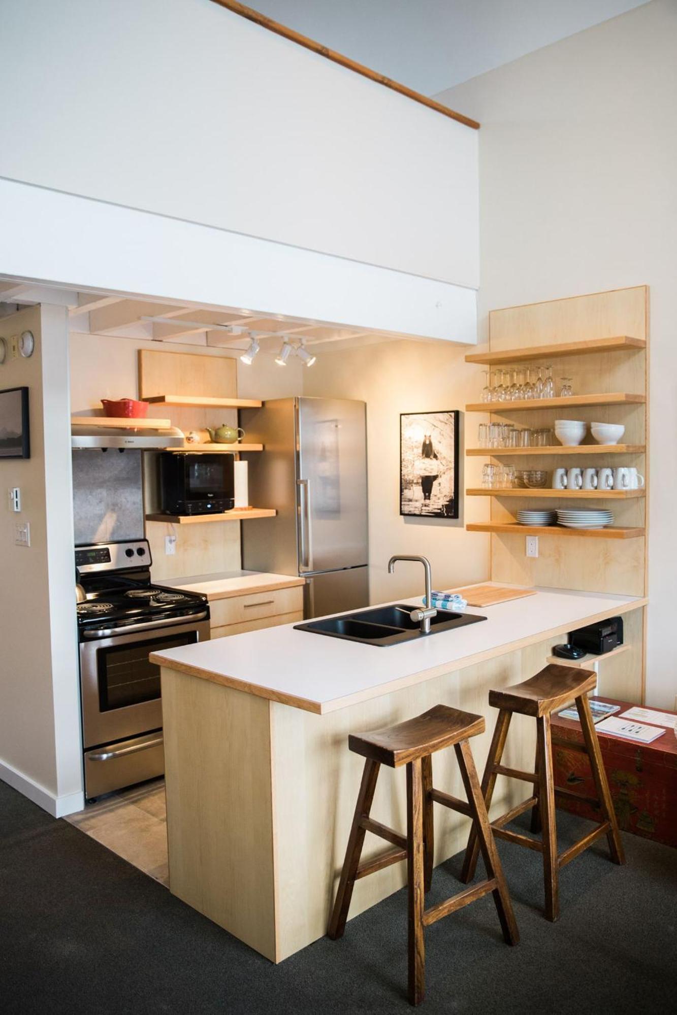 Island Village Properties At Fred Tibbs Tofino Buitenkant foto
