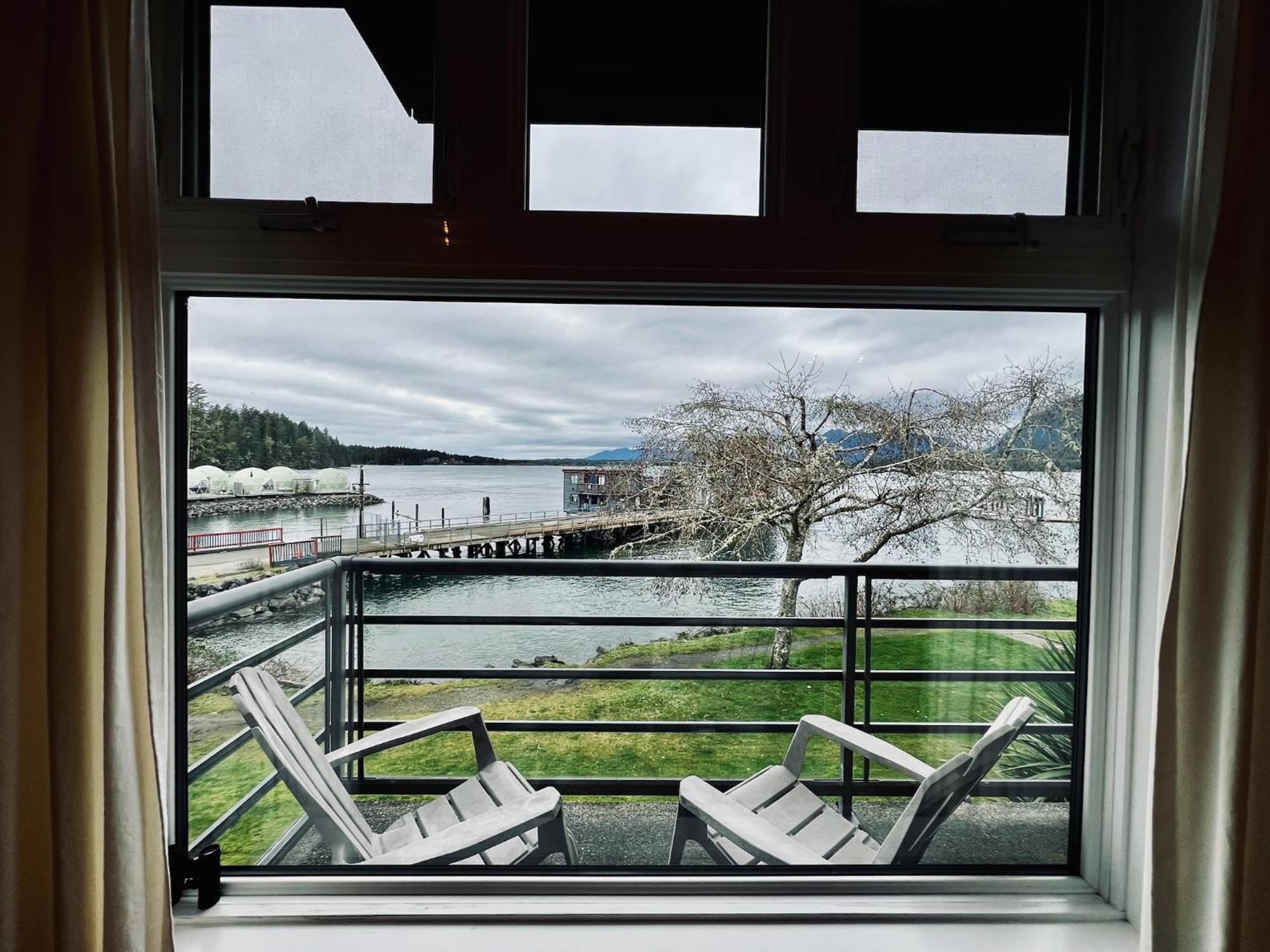 Island Village Properties At Fred Tibbs Tofino Buitenkant foto