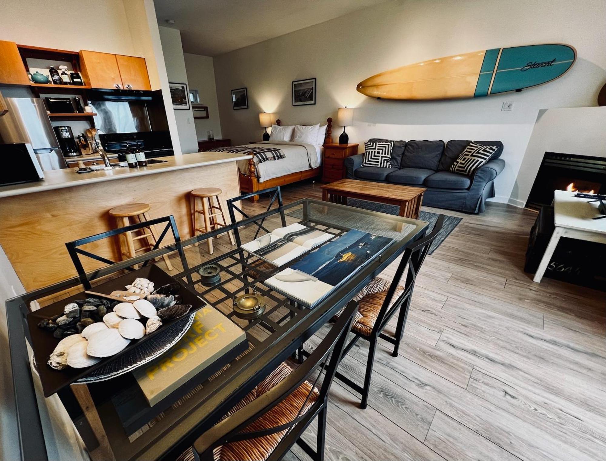 Island Village Properties At Fred Tibbs Tofino Kamer foto